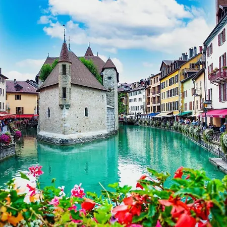 La Plus Bellevue D'annecy En Tiny House Eco-concue *